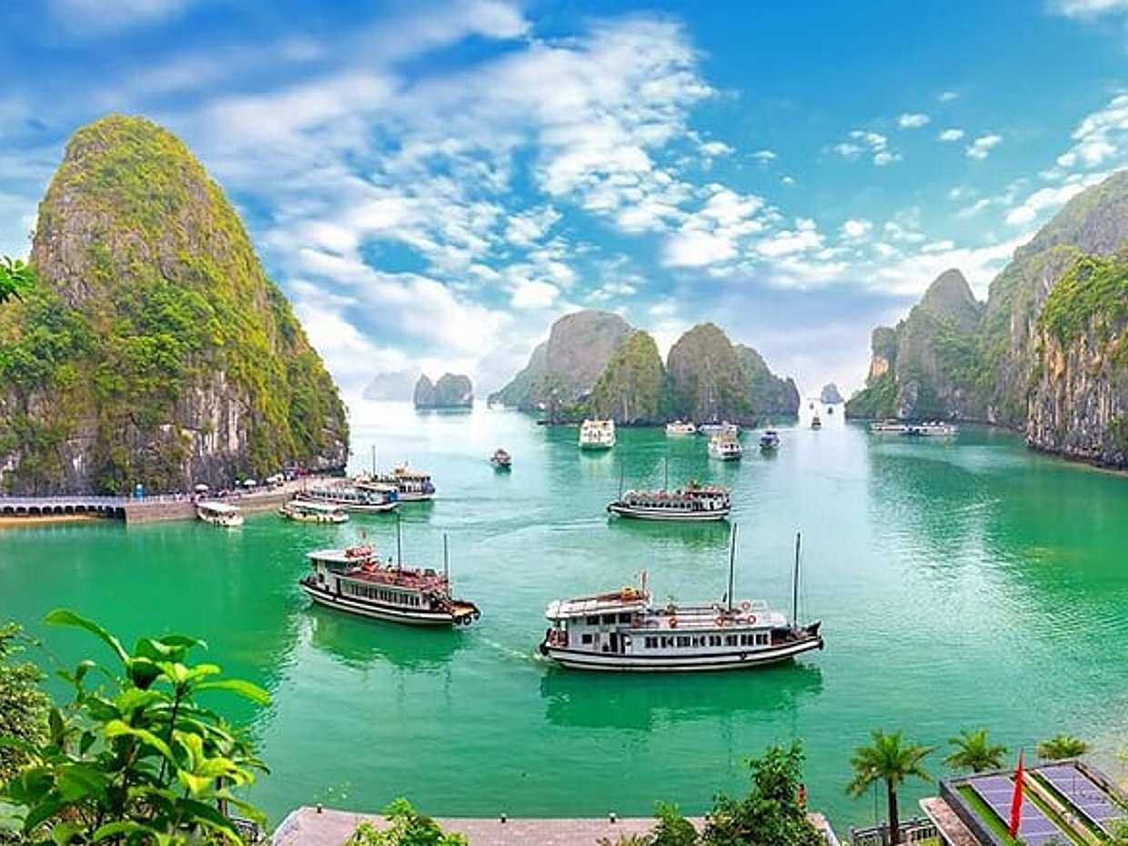 Halong Bay and Cave Full-Day Cruise,Lunch,Island,Beach from Hanoi, photo 2