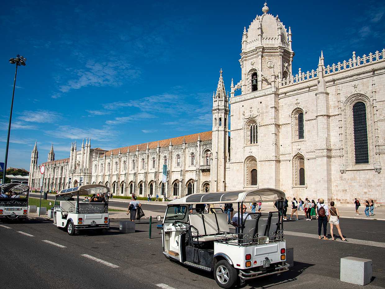 4-hour Private Tuk-tuk Tour Discovering Lisbon in Portugal