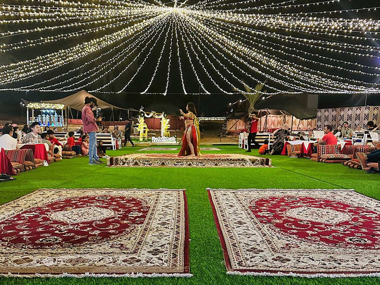Speisen in der Wüste in den Vereinigten Arabischen Emiraten, Ras al Khaimah, photo 4