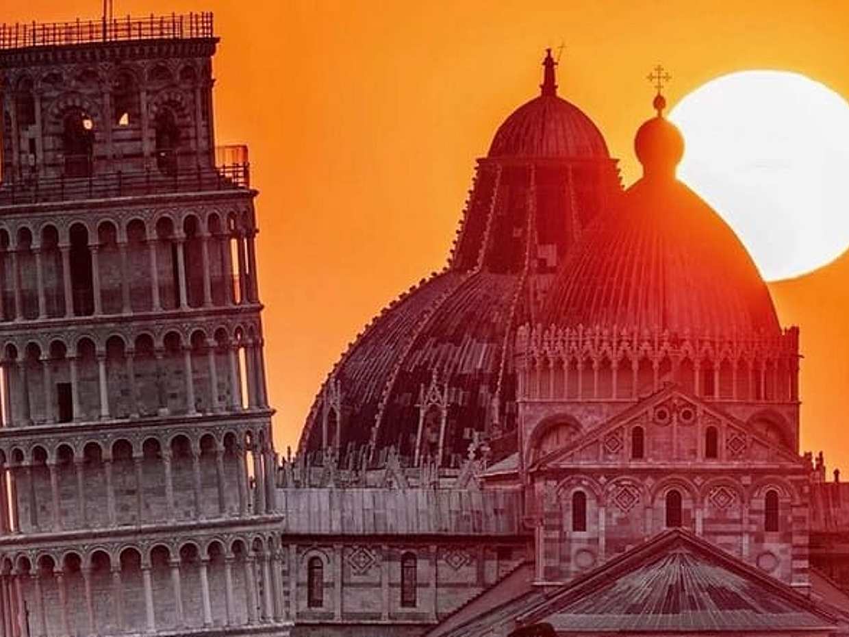 PRIVATE Full-Day Tour around Pisa and Lucca from Florence