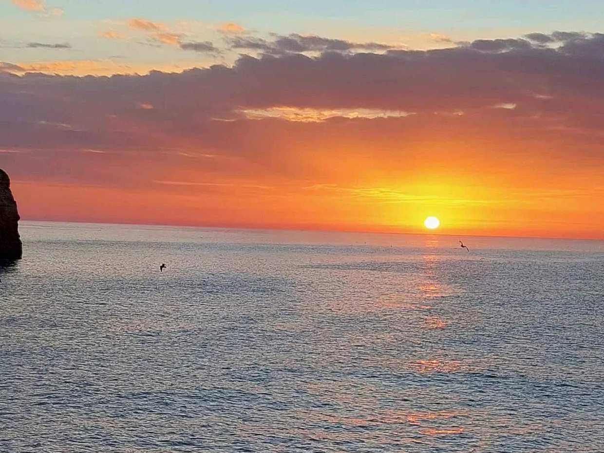 Crucero de Lujo Inolvidable al Amanecer en Yate en Lagos, Portugal.
