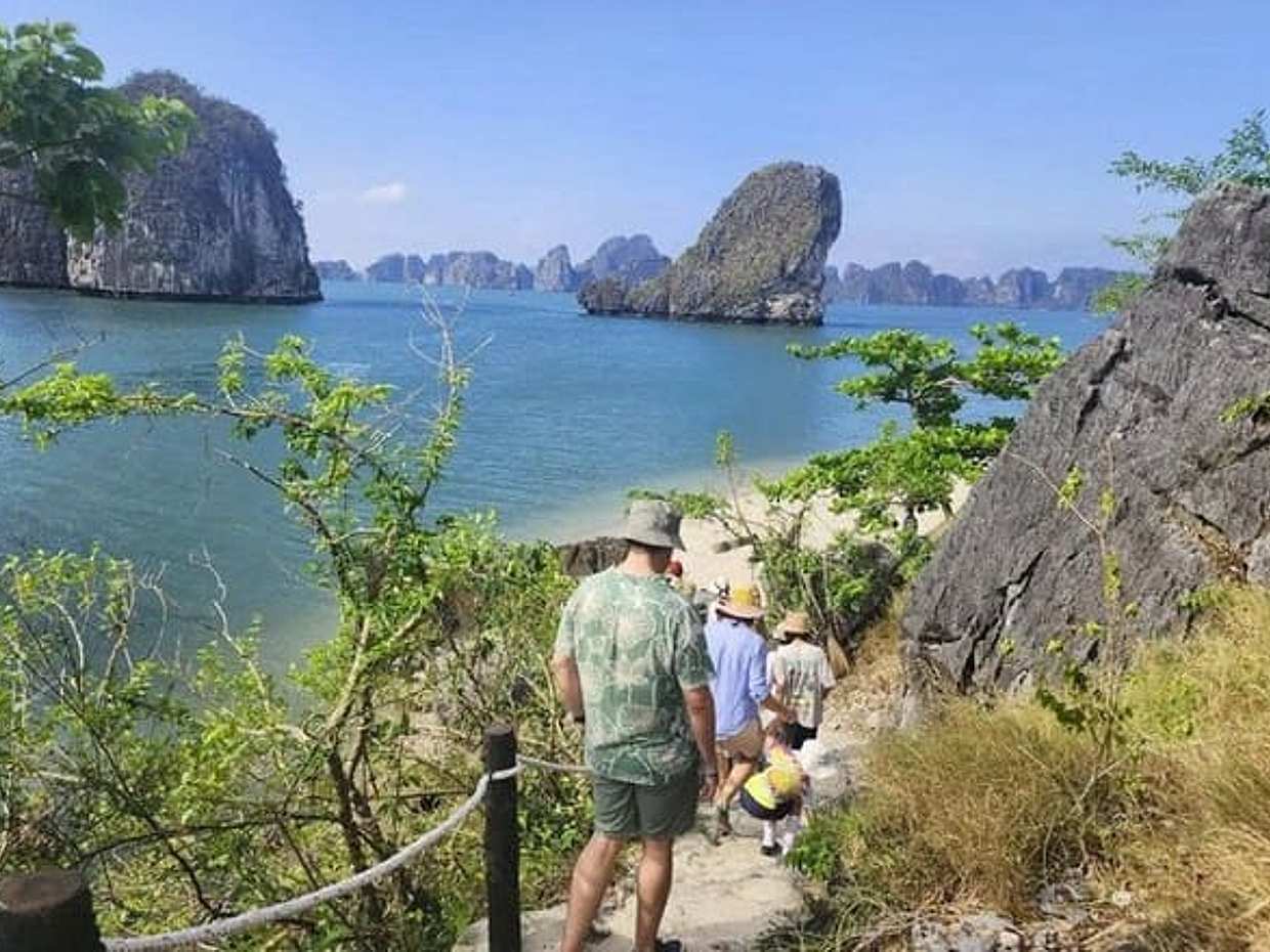 Explore Bai Tu Long Bay Day Trip to Stunning Caves & Secret Gems in Vietnam, Ha Long, photo 3