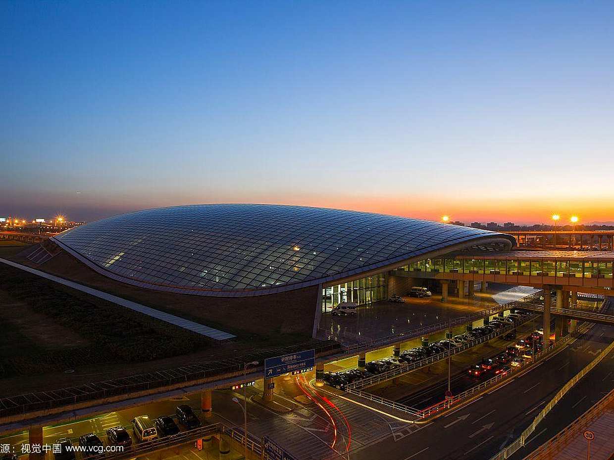 Privattransfer vom Beijing Capital International Airport (PEK) zum Stadtgebiet von Beijing mit Business-Limousine in China
