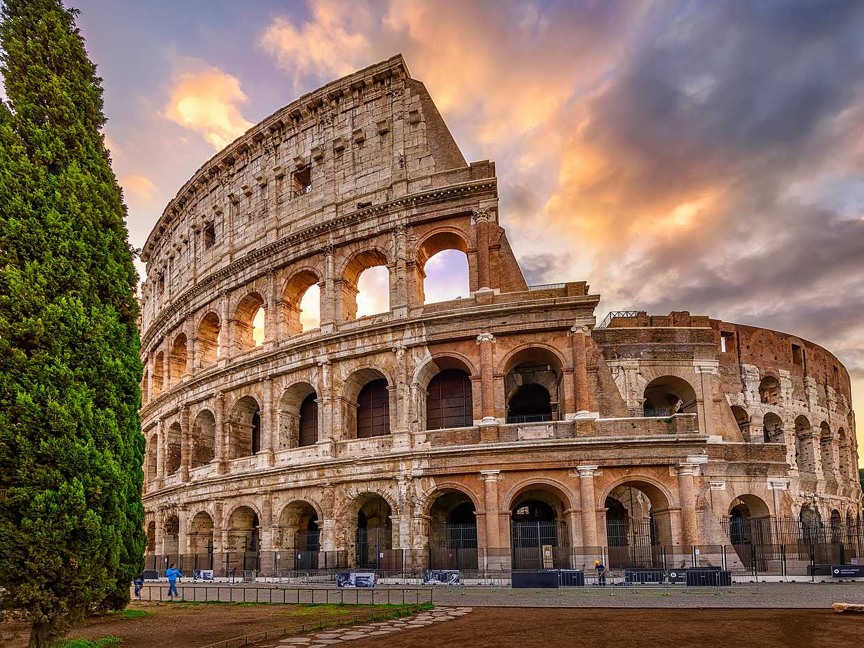 1-hour Colosseum Tour with Local Guide in Italy