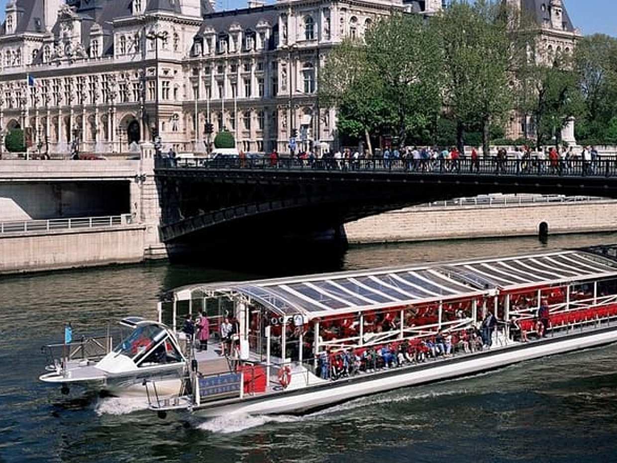 6-Hour River Cruise with Marais Montmartre St Germain des Pres Visit