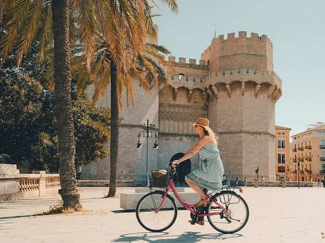 Valencia Private Bikes and E-Bikes Tour With Drinks in Spain, photo 3