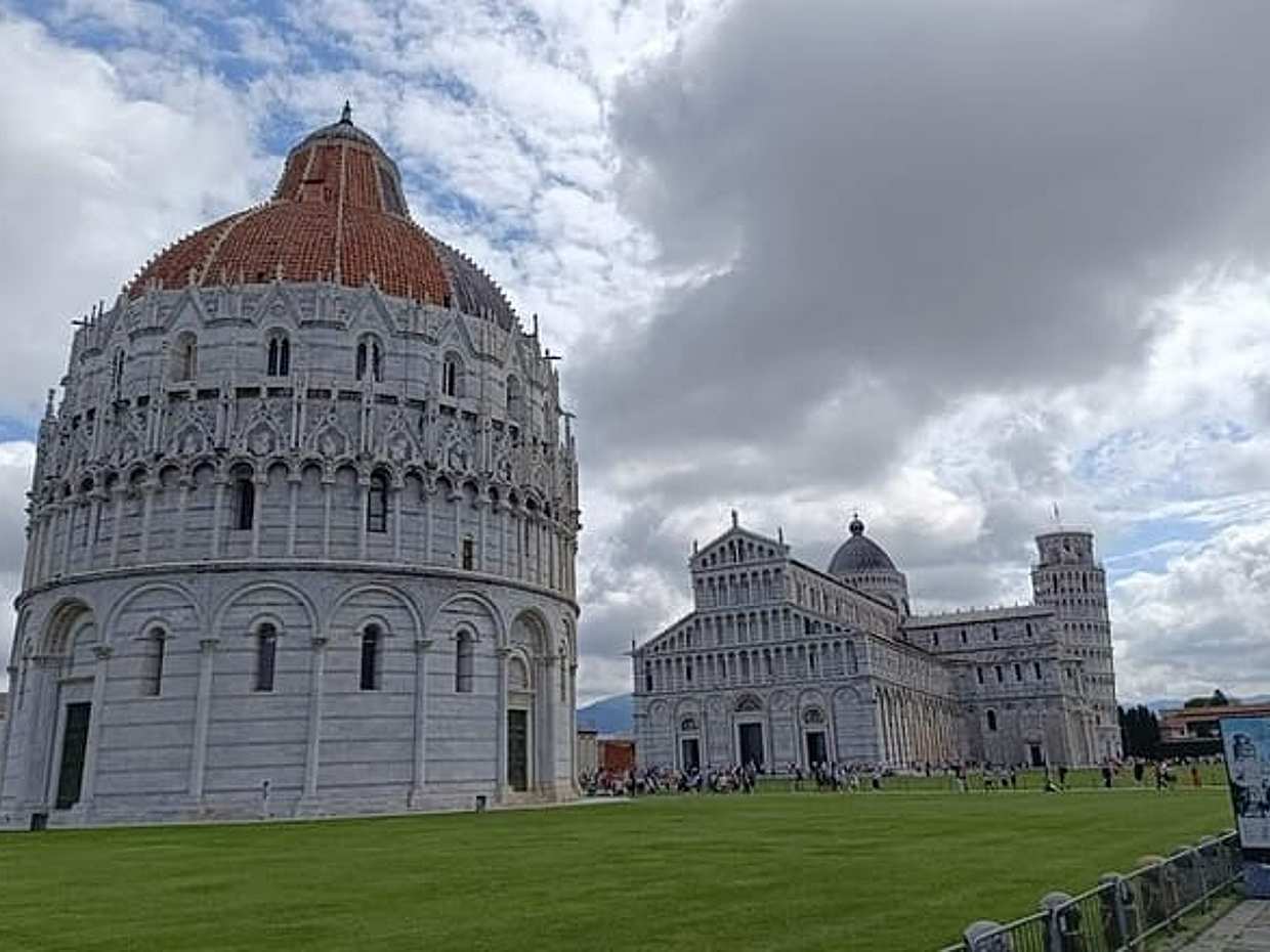 Pisa & Lucca Private Tour with wine-tasting from La Spezia Port
