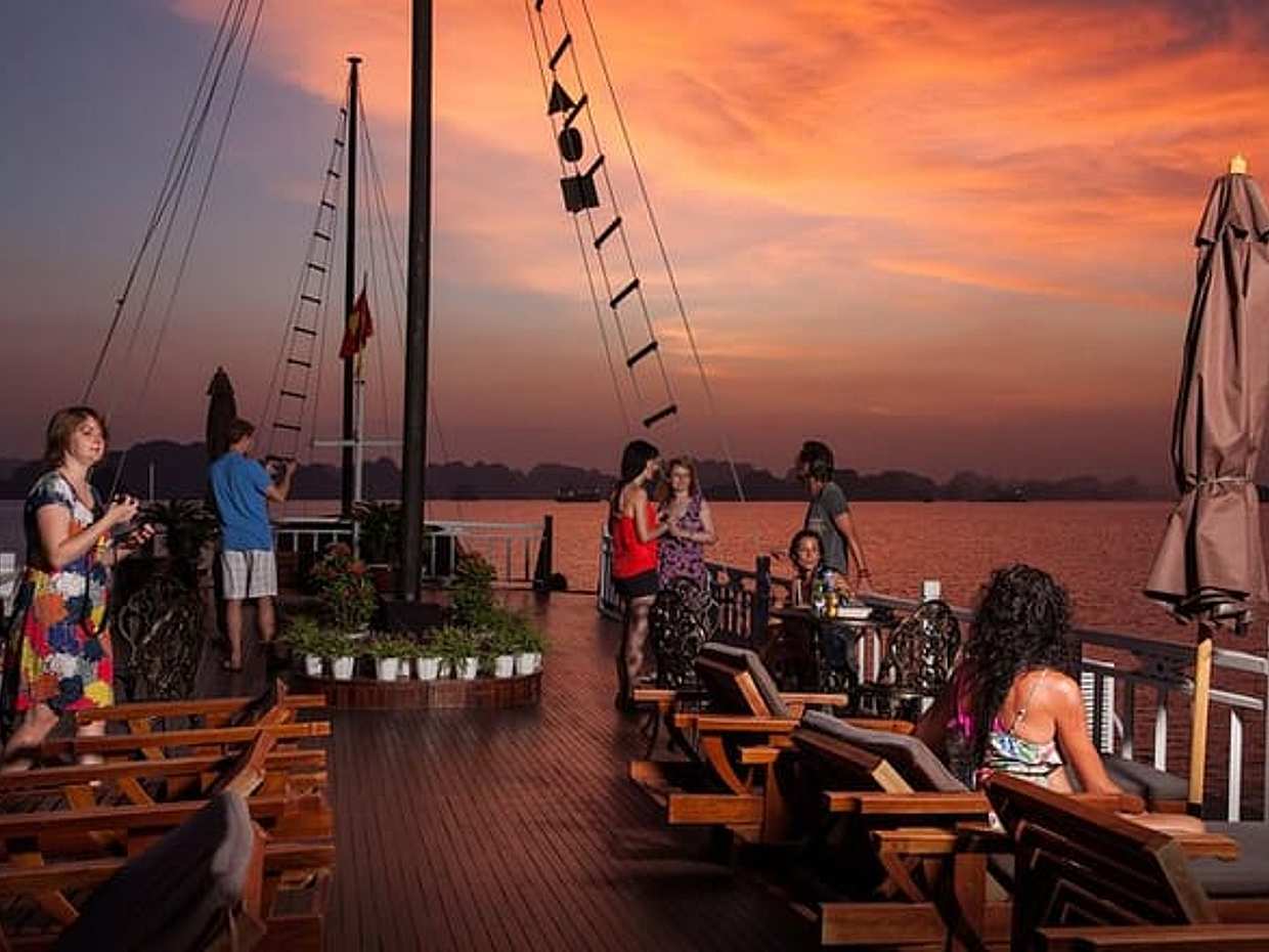 Standard Halong 2 days 1 night - overnight on cruise - Bai Tu Long routine