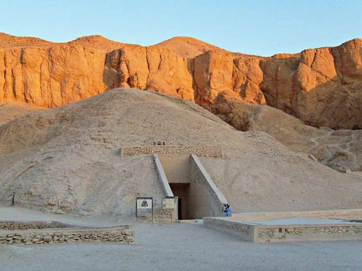 "La tumba de Tutankamón y su momia en el Valle de los Reyes en Egipto, Palacio de Malkata"., photo 2