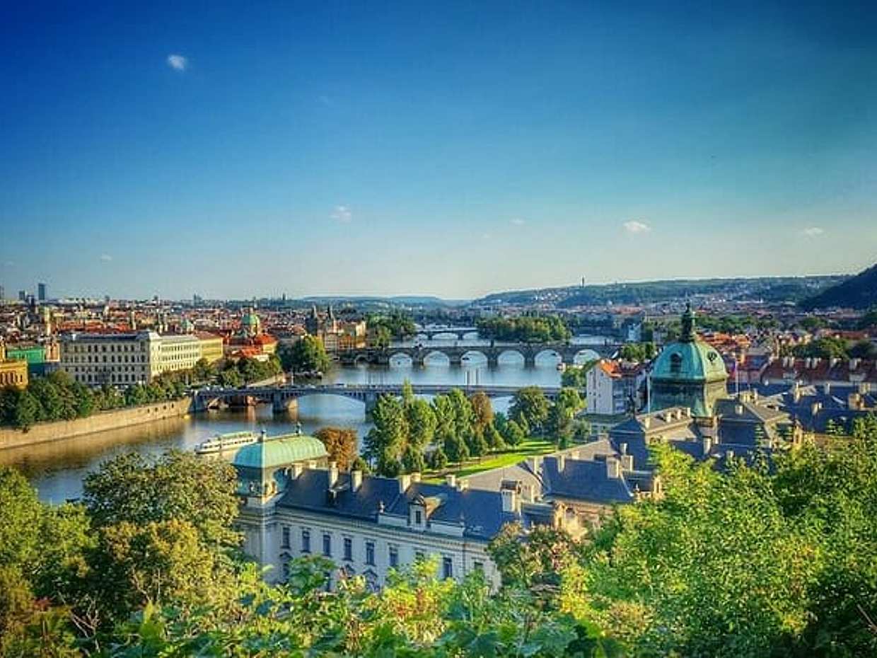 Private Transfer from Prague to Nuremberg with 2h of Sightseeing