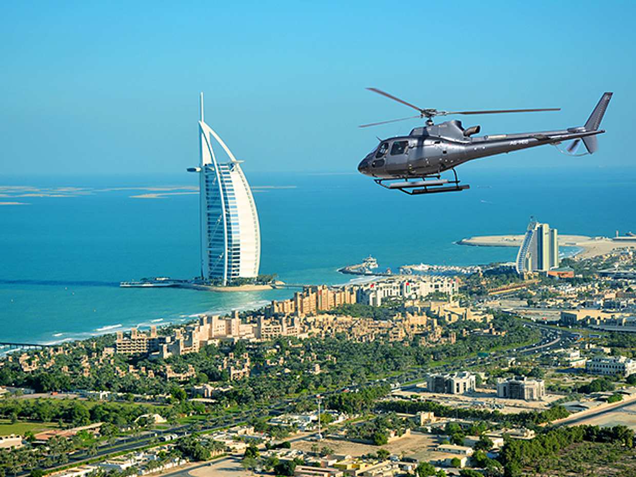 Dubai Palm Helicopter Ride - Vol de 17 minutes avec transferts privés aux Émirats arabes unis, photo 2