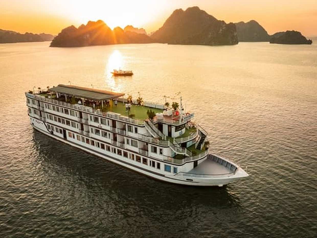 2-Day 1-Night Ha Long Bay Cruise with Amanda Premier