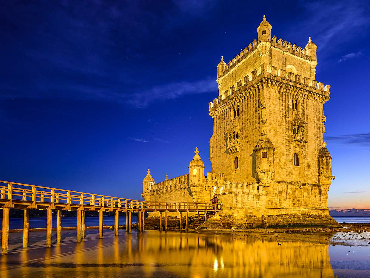 Private City Tour by Night in Lisbon