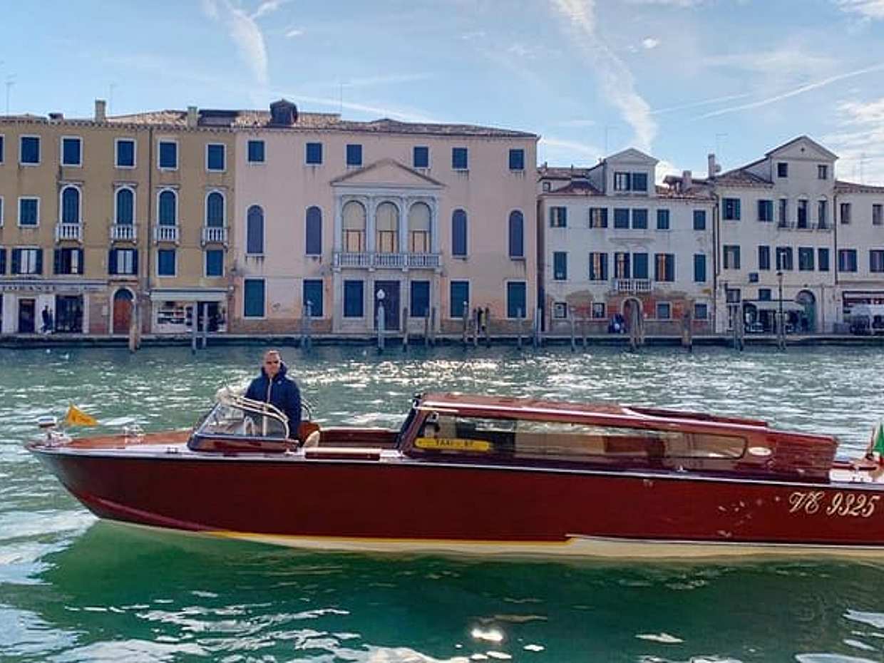 Murano and Burano by water taxi SHARED TOUR, photo 2