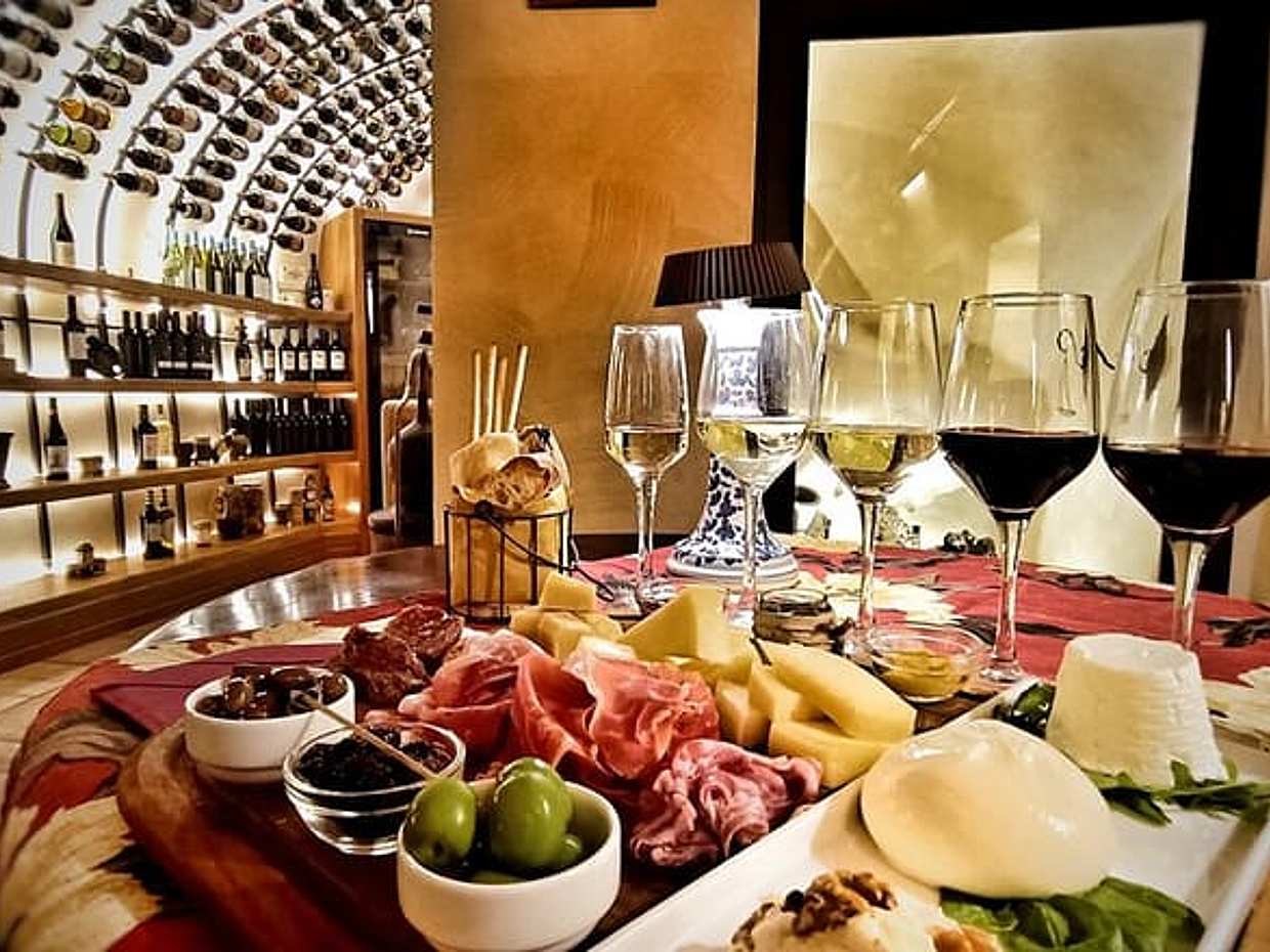 Rome Dinner Food Tasting with Wine Pairing Experience Trastevere