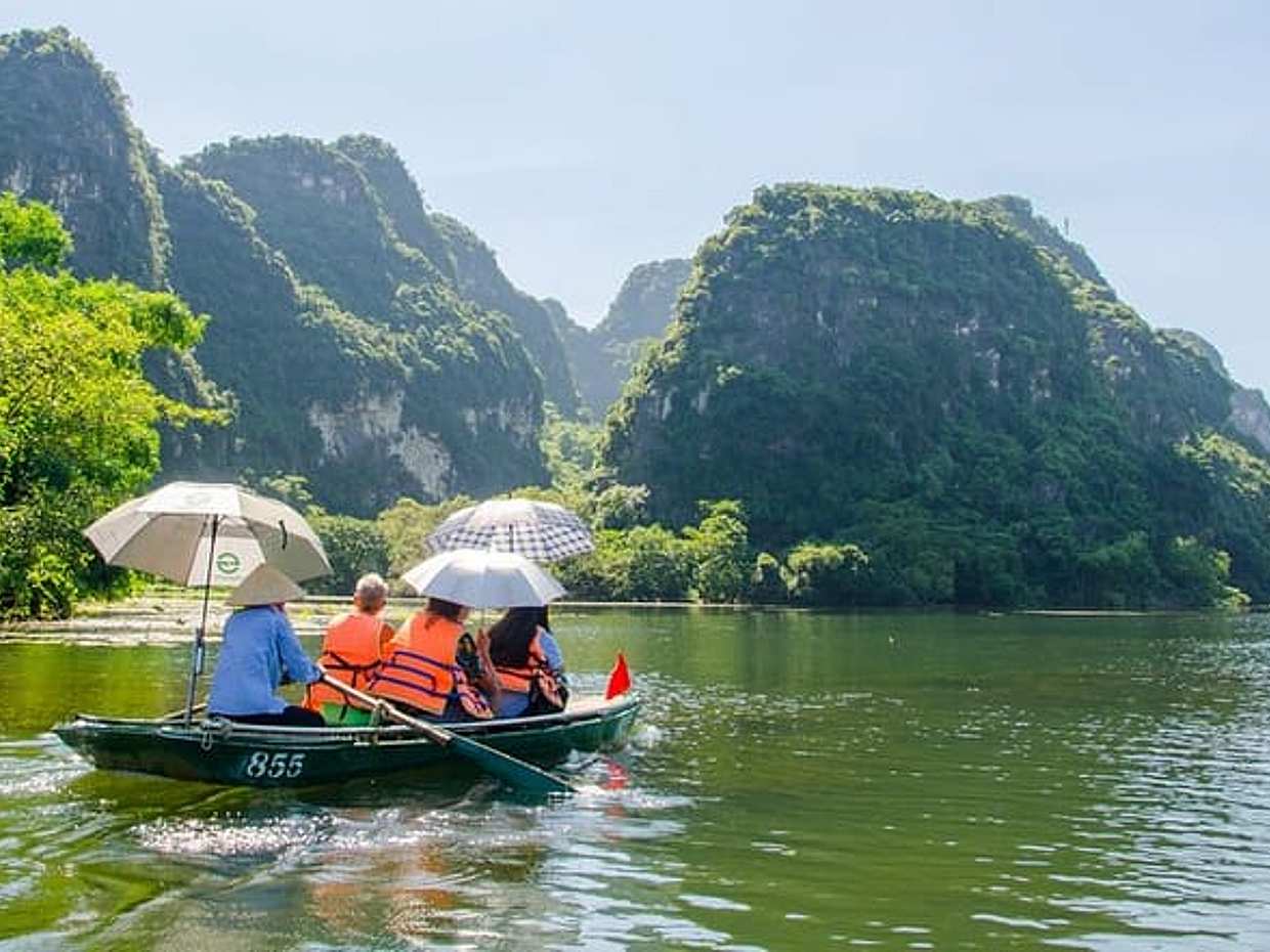 Private Day Tour from Hanoi: Bai Dinh Pagoda & Trang An Grottoes, photo 4