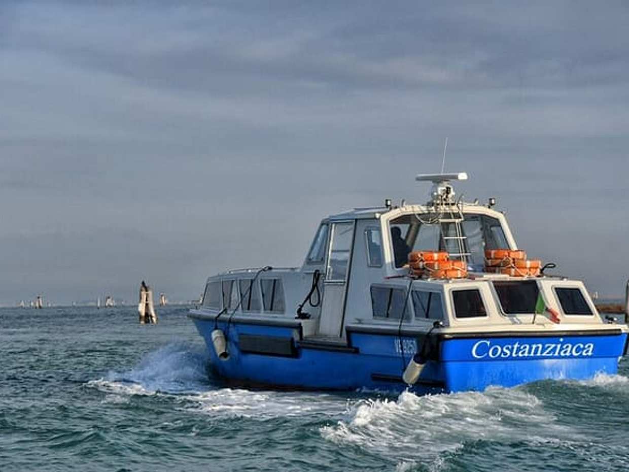Venice: Private Boat Rental with Driver, photo 5