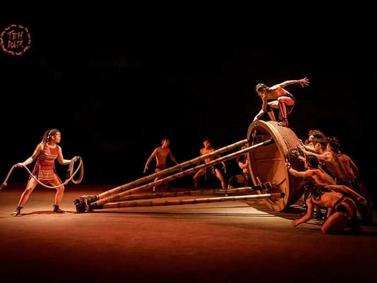 The Teh Dar Dance show in Hoi An
