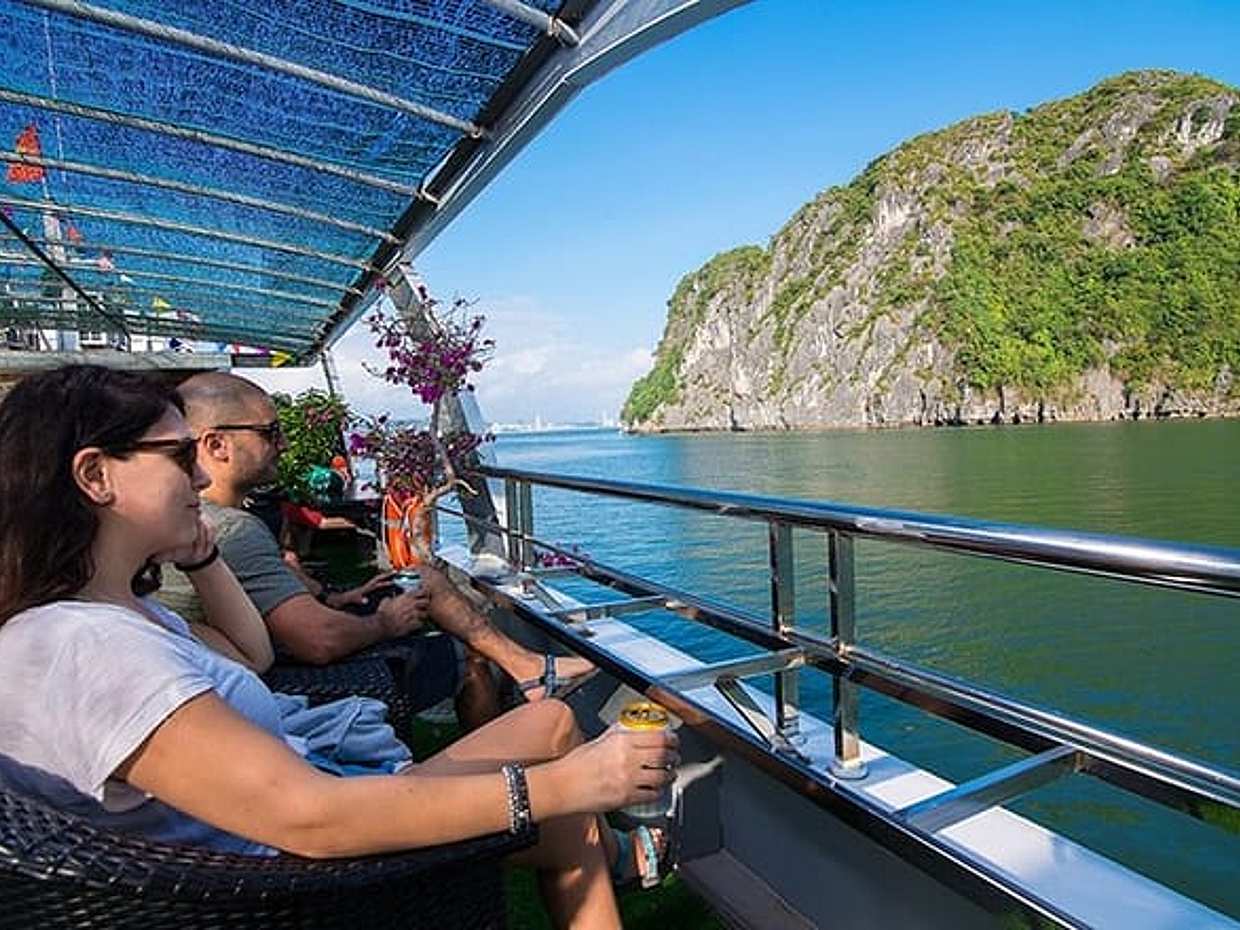 Ha Long Bay Full Day Tour : Kayak,Cave Explore,Swimming from Tuan Chau Island