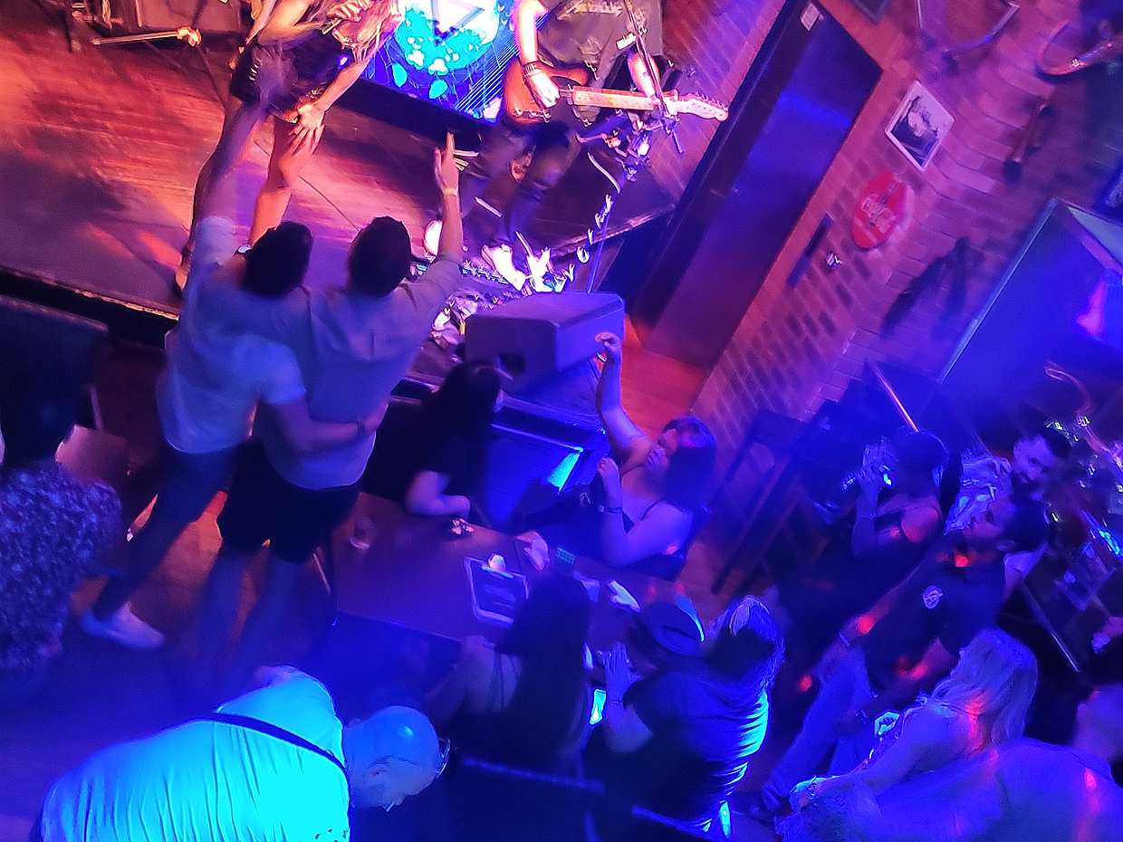 Pub Crawl Dubai: Nightlife Tour in United Arab Emirates, photo 3