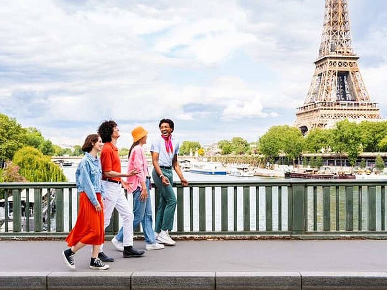 Paris Private Tour: Highlights, Top Quarters & Eiffel Tower in France