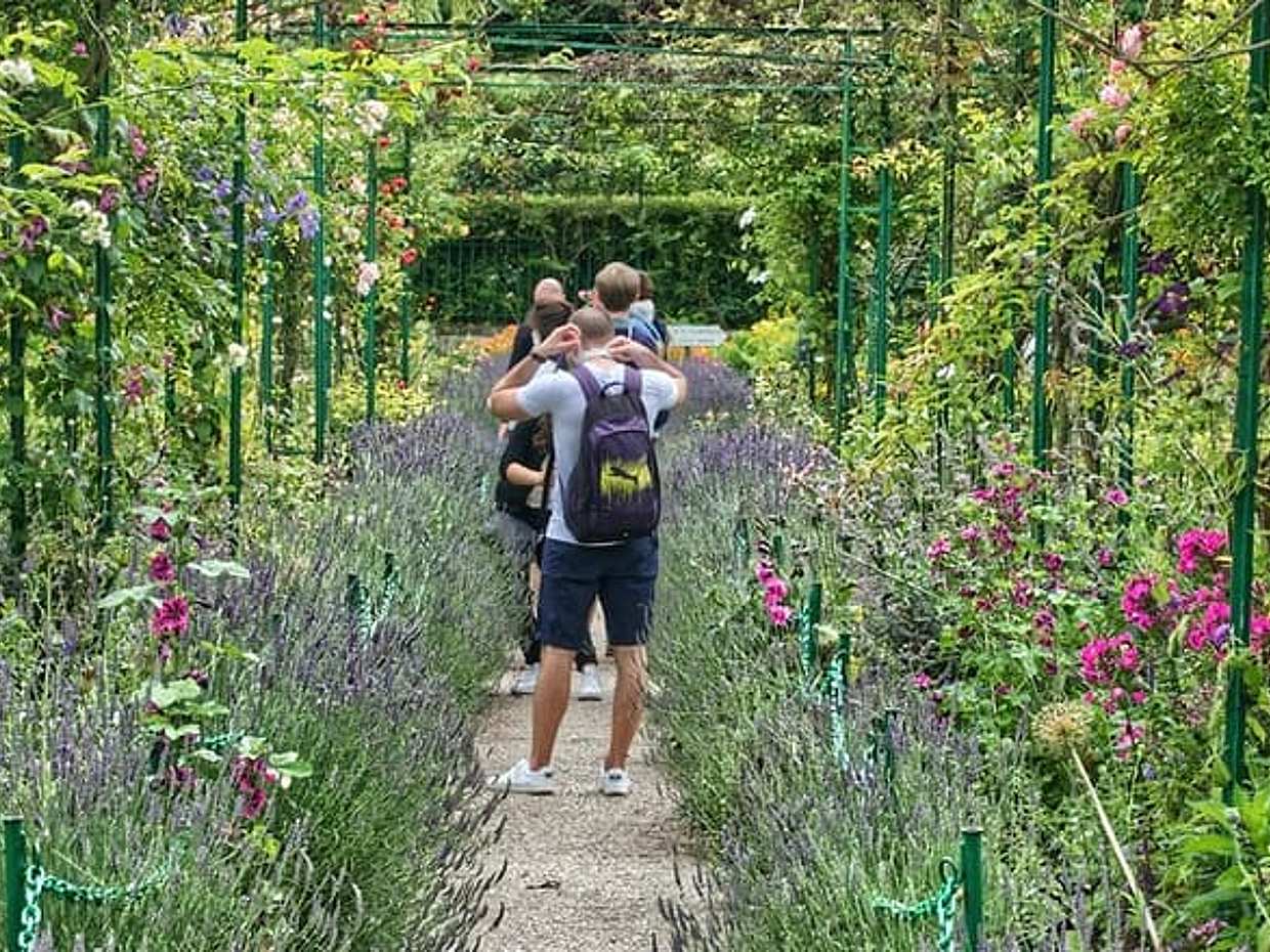 CDG Transfers with Private Tour in Giverny, Seine & Wine Tasting, photo 5