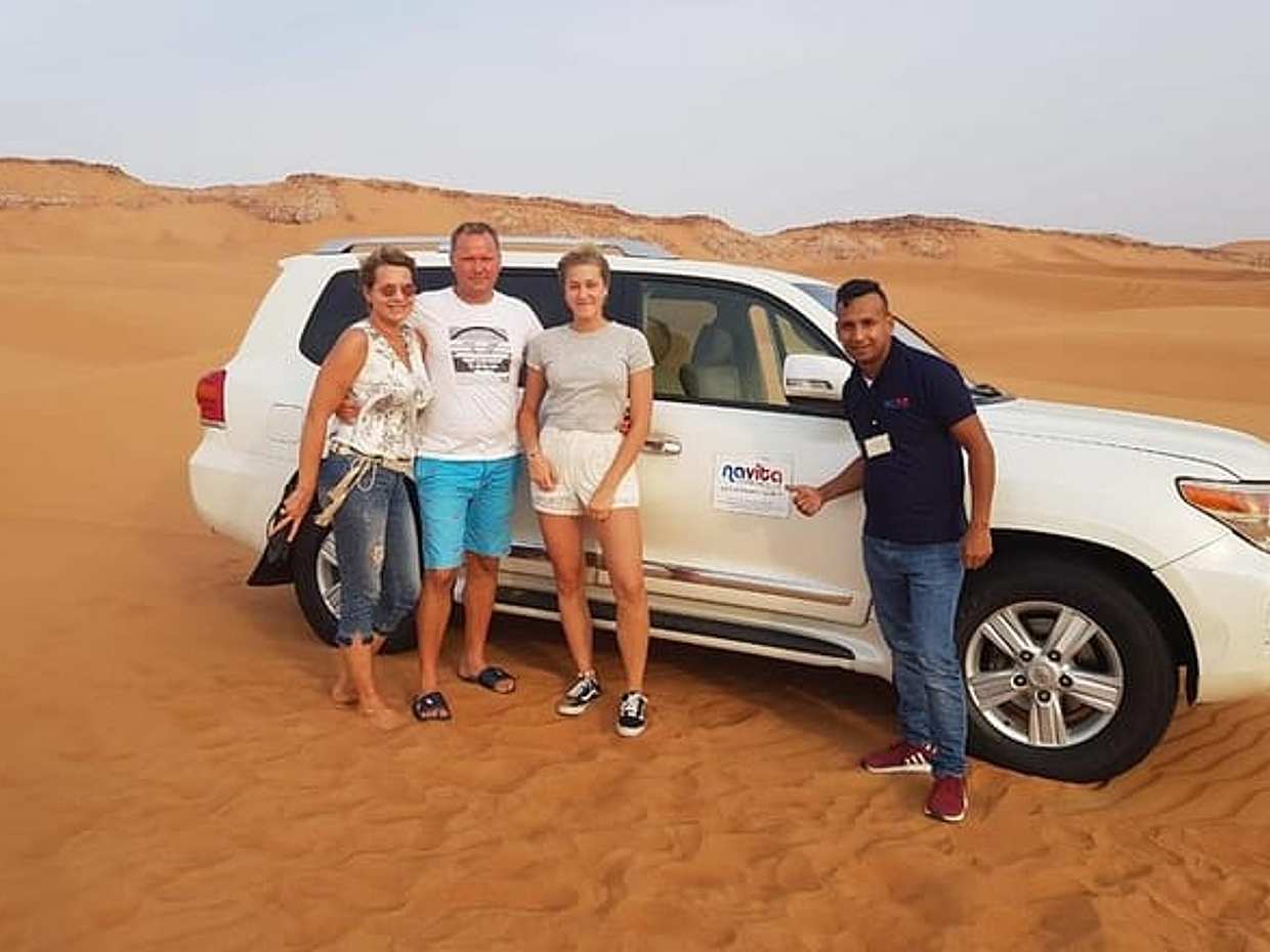 Rode Duin Woestijnsafari met ATV Quad Bike, Live Show, Kameelrijden & Diner in de Verenigde Arabische Emiraten, Dubai