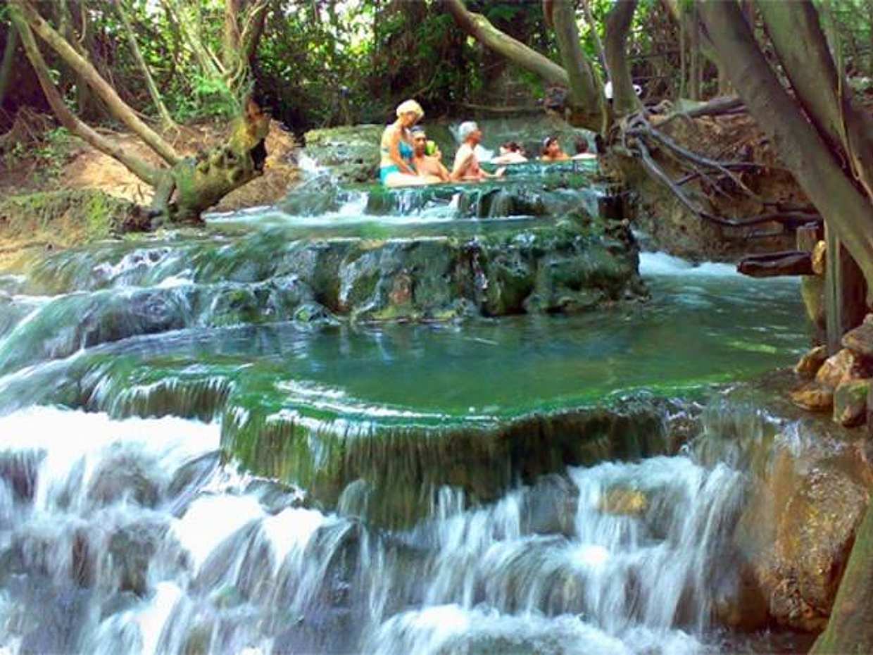 Krabi : Excursion dans la jungle avec la piscine d'émeraude, la cascade de sources chaudes et le temple de la grotte du tigre en Thaïlande.

