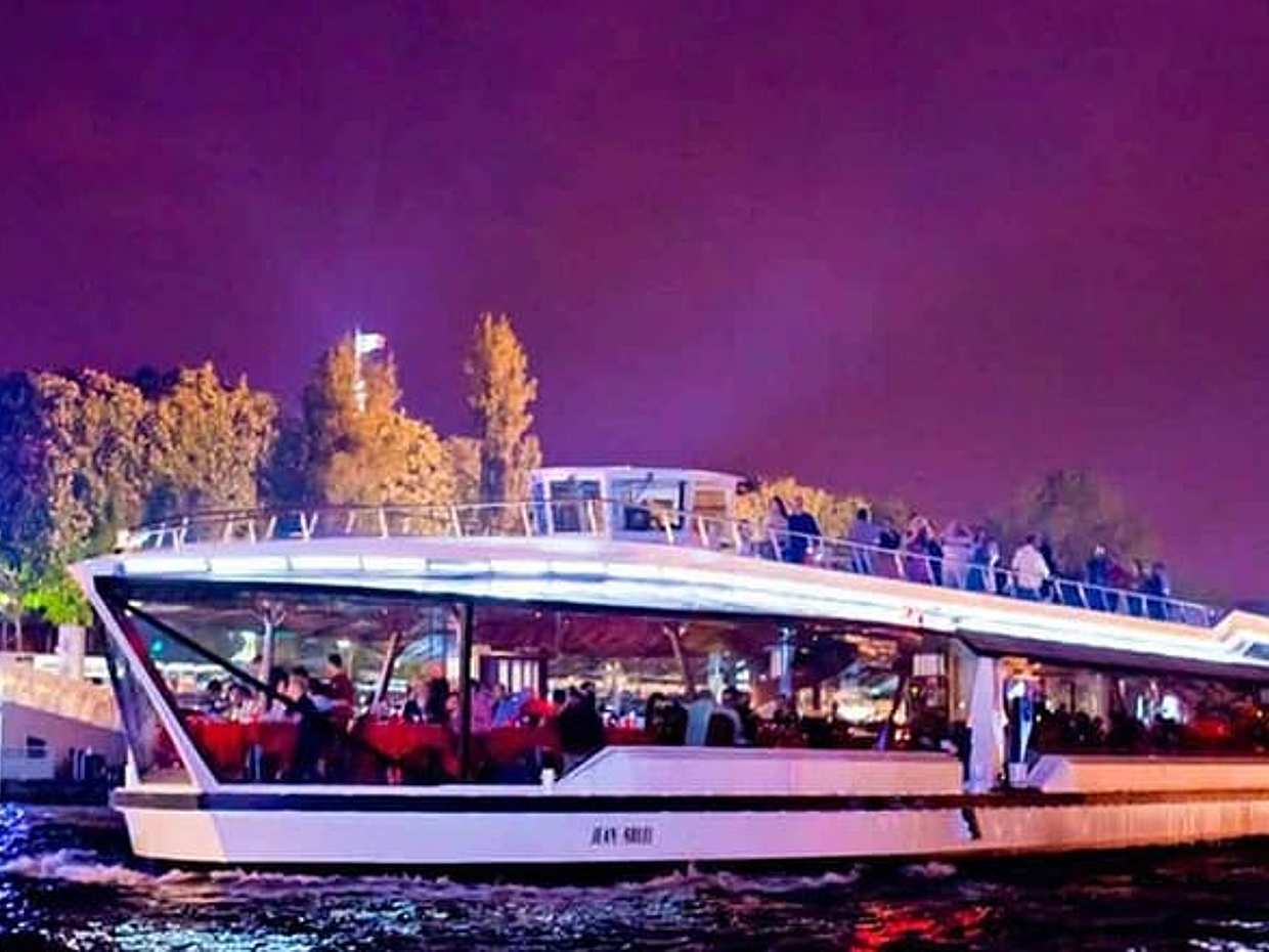 9 Hours- Eiffel Tower and Seine River Lunch Cruise with la Vallee village, photo 4