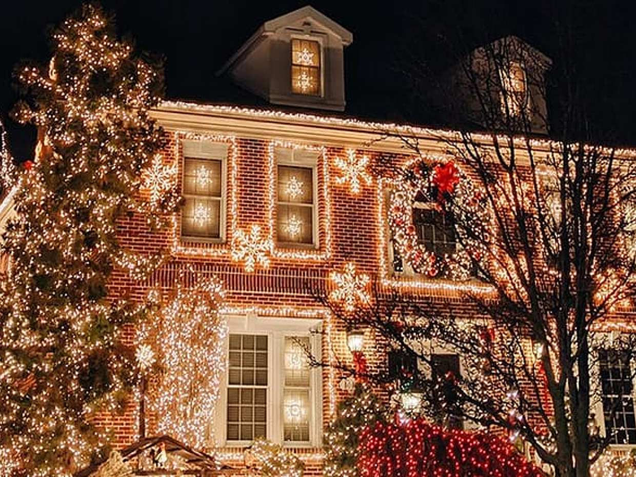 Christmas Lights Tour in New York City Dyker Heights