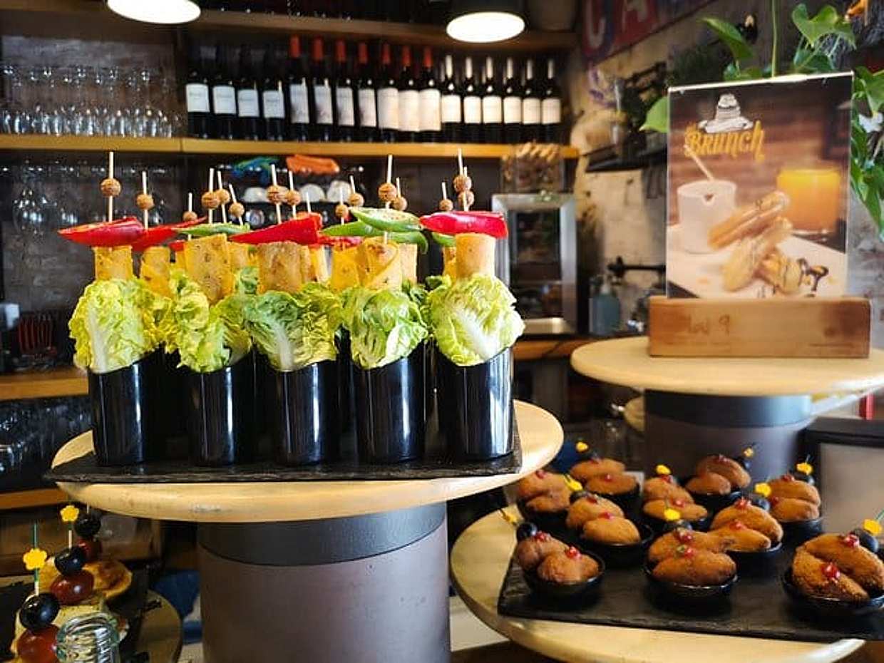 Barcelona Tapas & Vino Tour Privado en Tabernas Tradicionales de España, photo 5