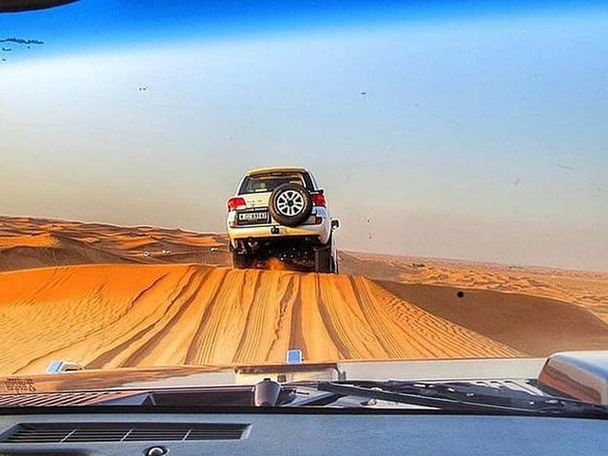 Urocze malownicze safari po wydmach! Safari po pustyni z kolacją z grilla i zajęciami w obozie. w Zjednoczonych Emiratach Arabskich, Dubaju., photo 2