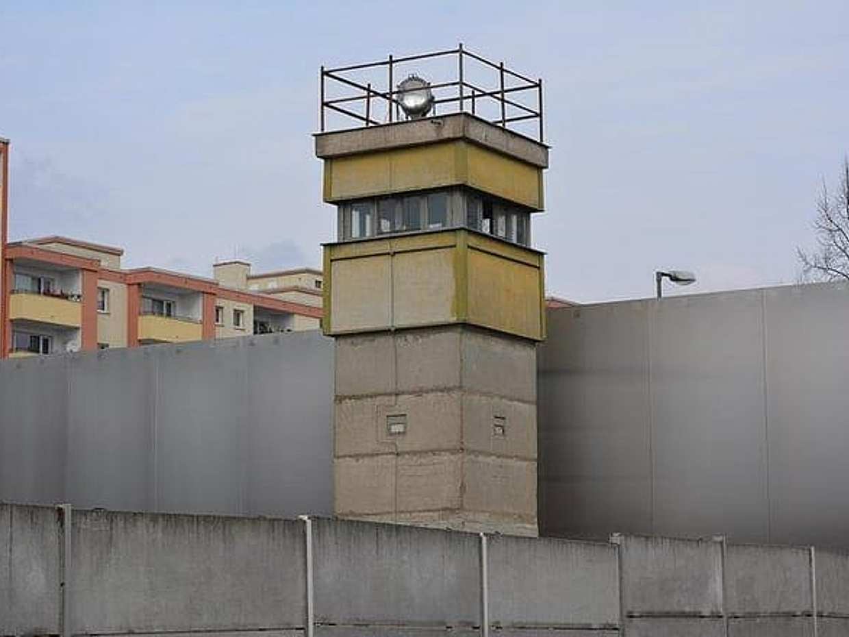 Explore The Berlin Wall: Cold War Berlin and Behind the Berlin Wall, photo 3