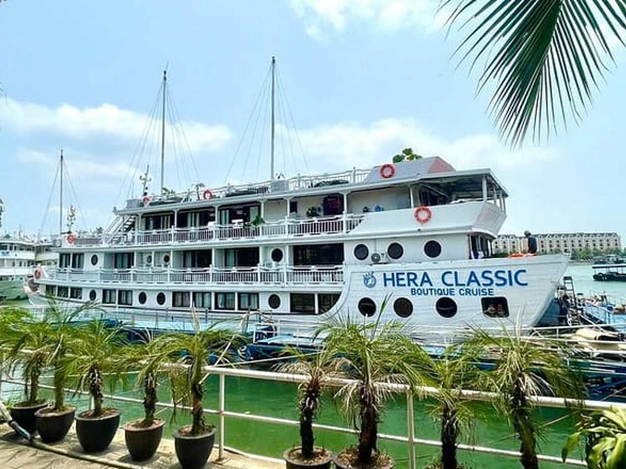 Hera Classic Cruise 2 Days 1 Night Halong Bay With BALCONY CABINS