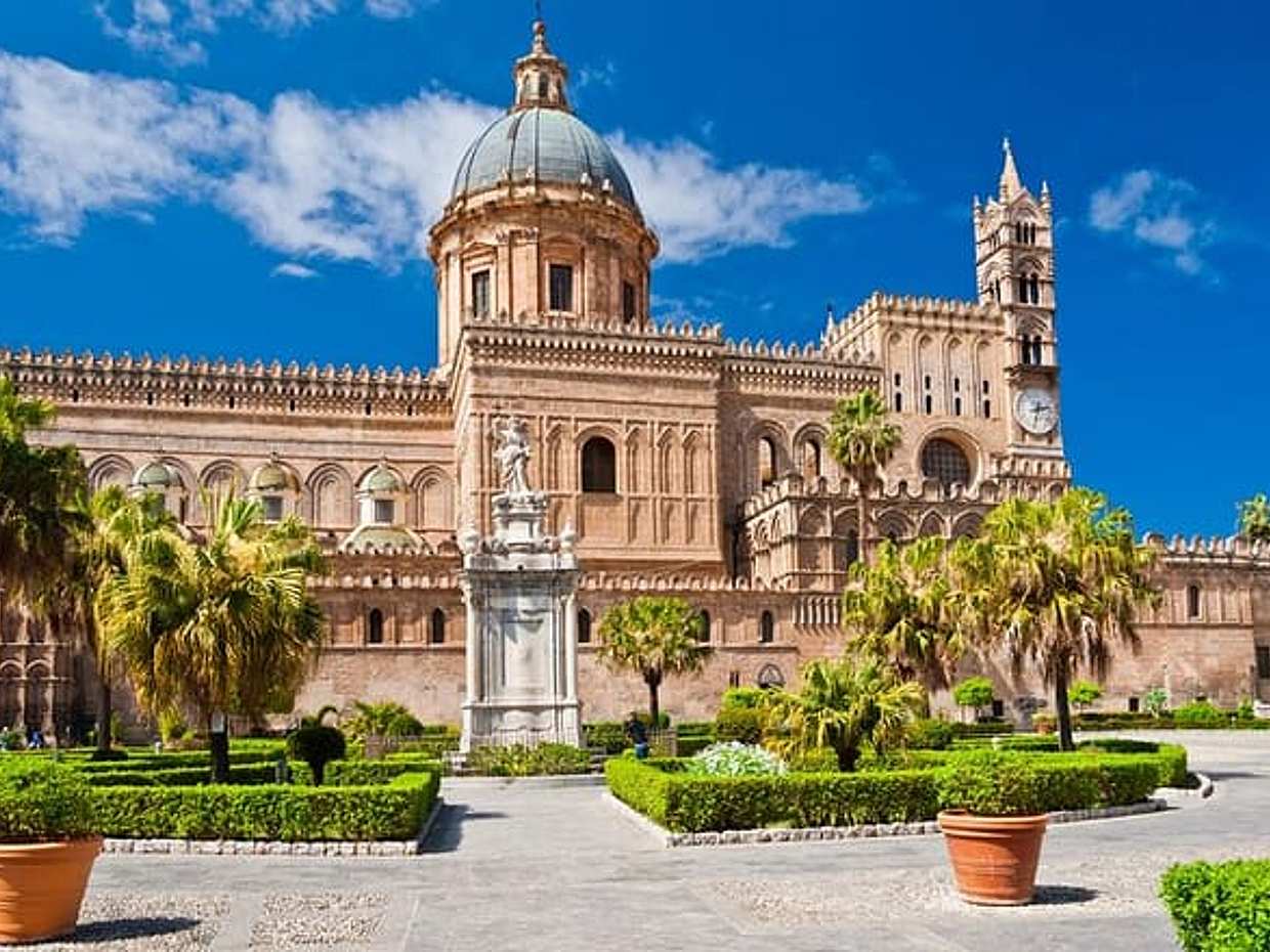 Palermo Scavenger Hunt & Highlights Self-Guided Walking Tour in Italy