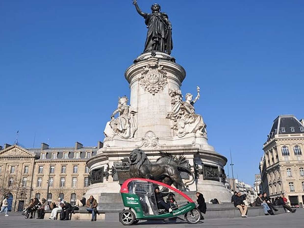Private guided tour by bike cab in Paris the Marais, photo 5