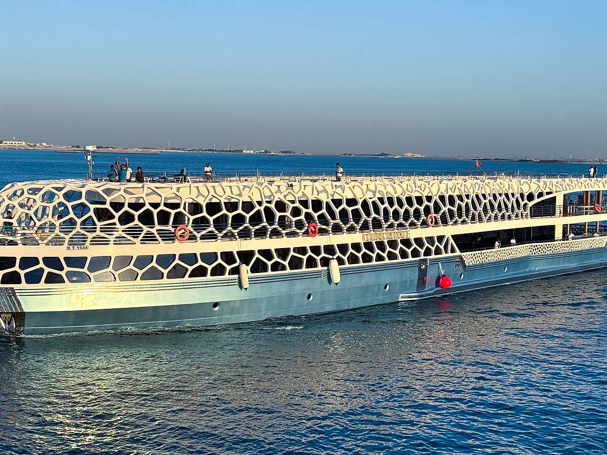 Forfait Royal Croisière Dîner MegaYacht Boissons non alcoolisées aux Émirats arabes unis, Dubaï
