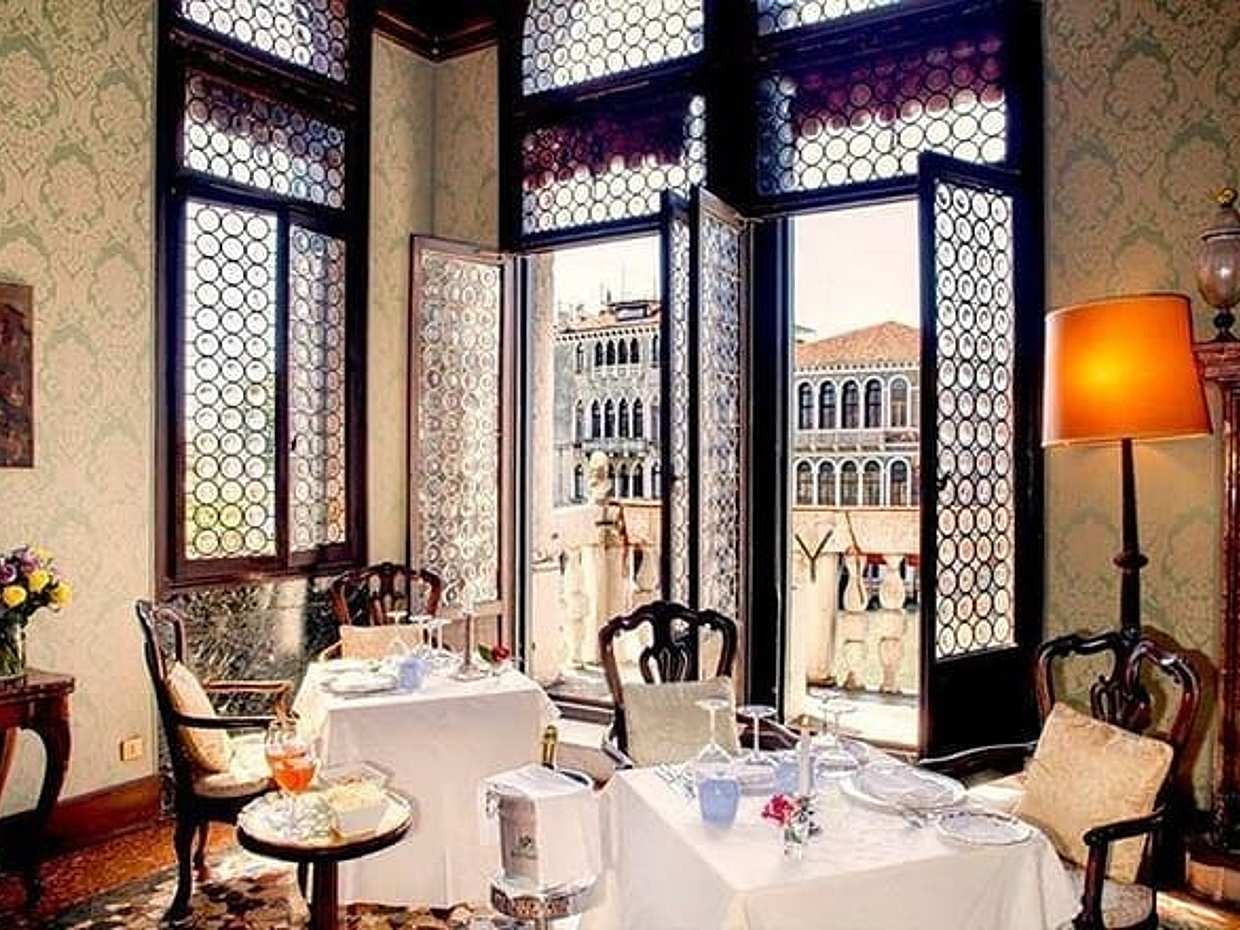Gondola and Dinner in a Venetian Palace, photo 2