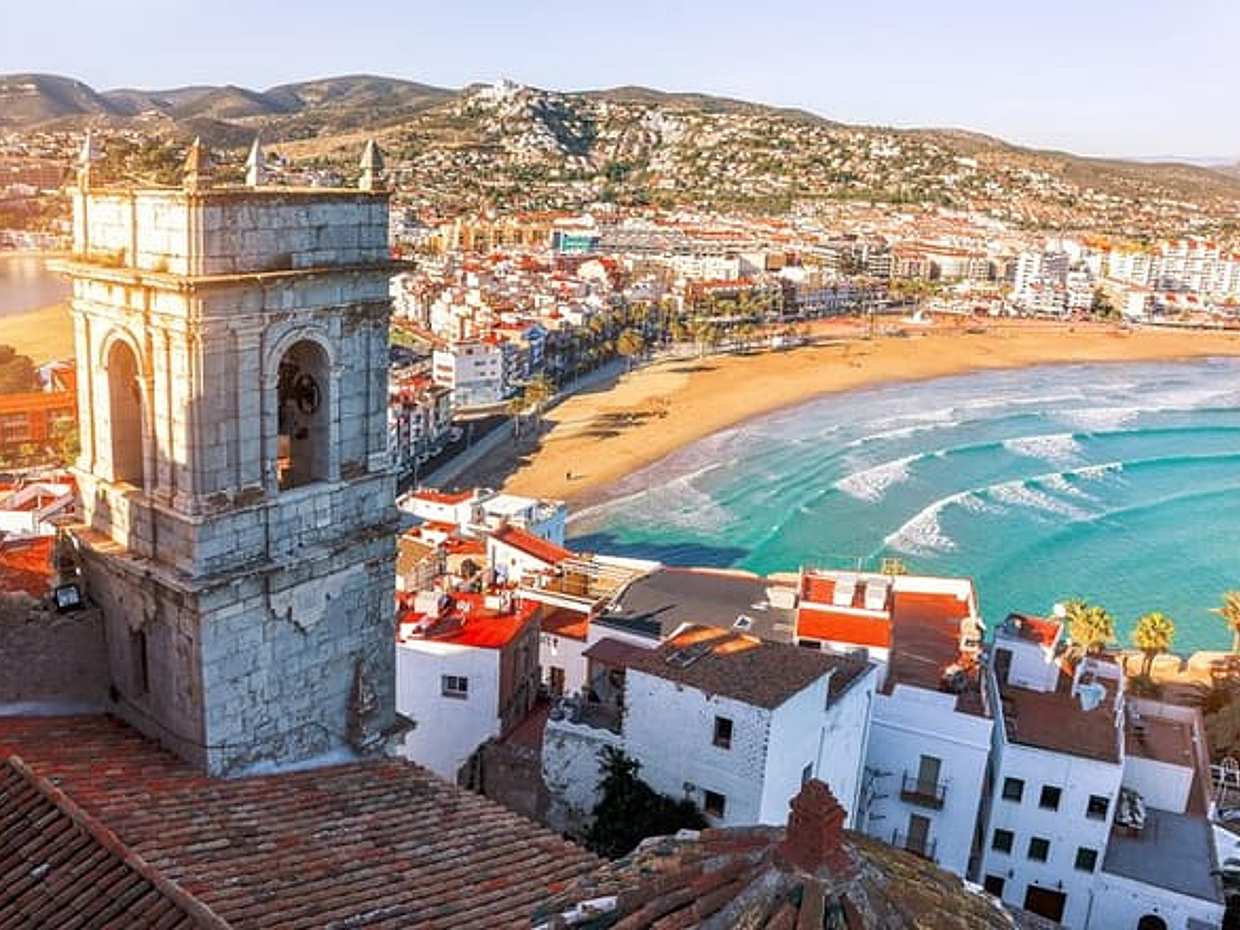 Barcelona to Valencia Private Transfer with 2h Sightseeing Stop