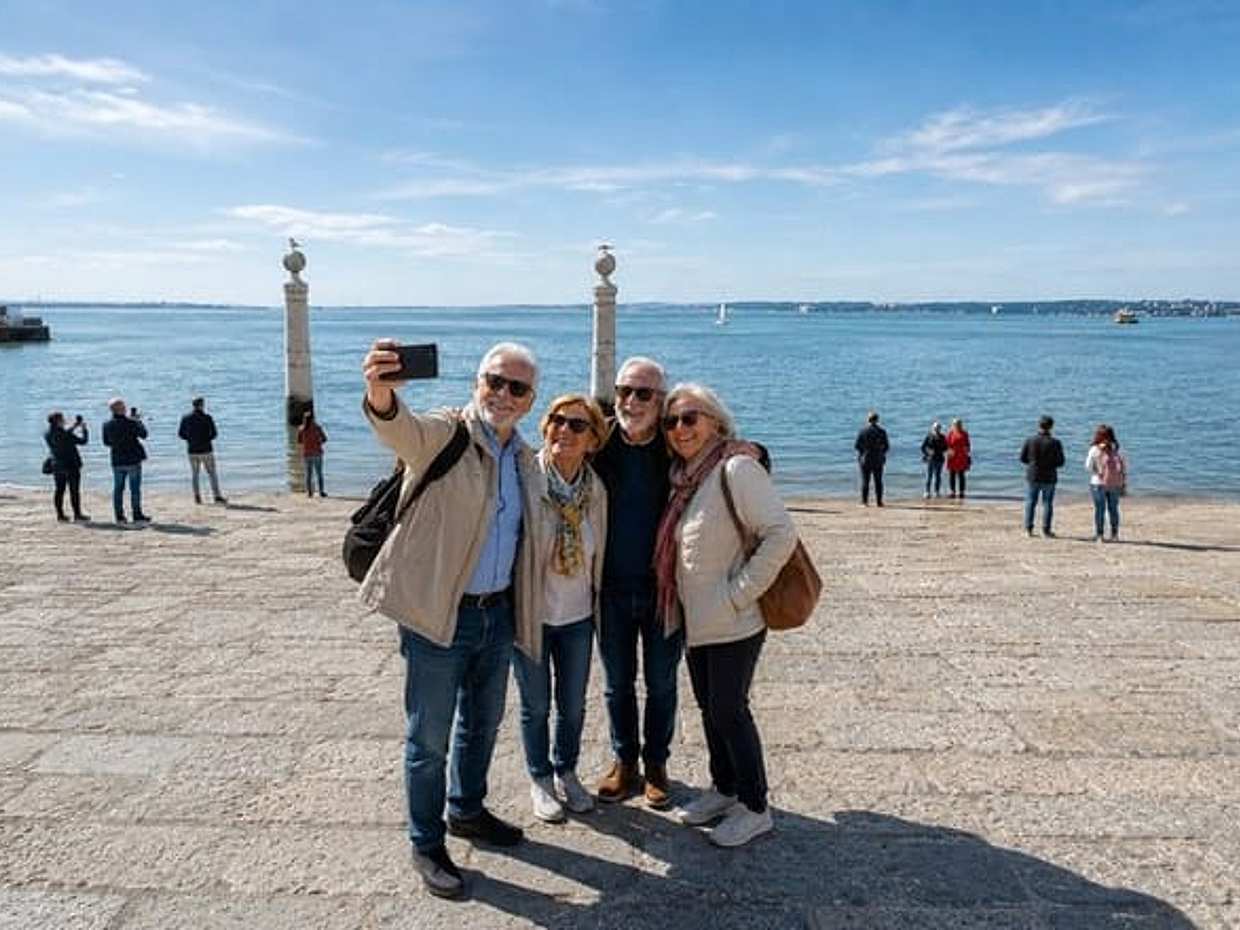Lisboa como un local: Recorrido privado a pie con degustación de licores en Portugal
