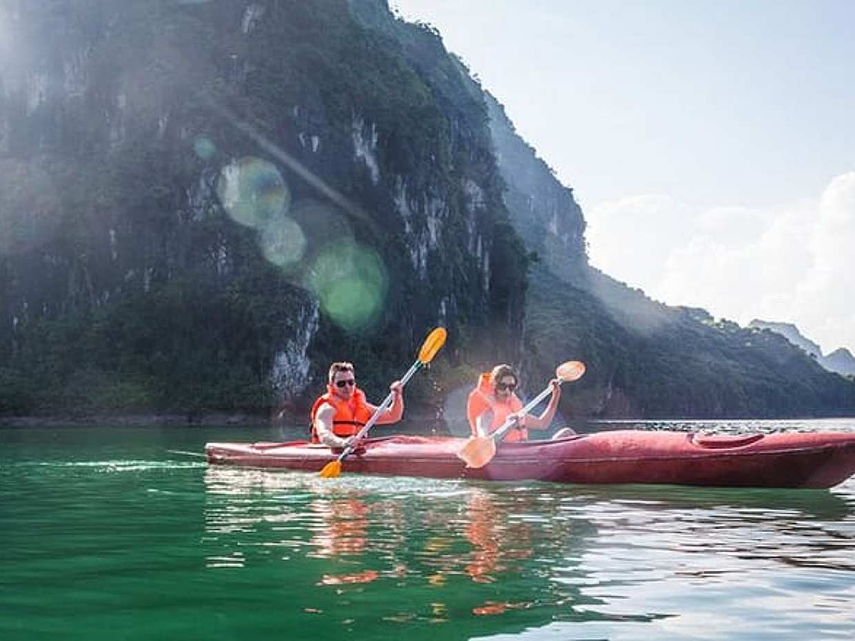 Halong Bay Overnight Cruise with Water Activities, Vietnam, photo 2