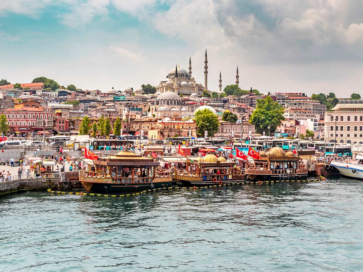 Crucero por el Bósforo y el Mar Negro con almuerzo en Estambul, Turquía