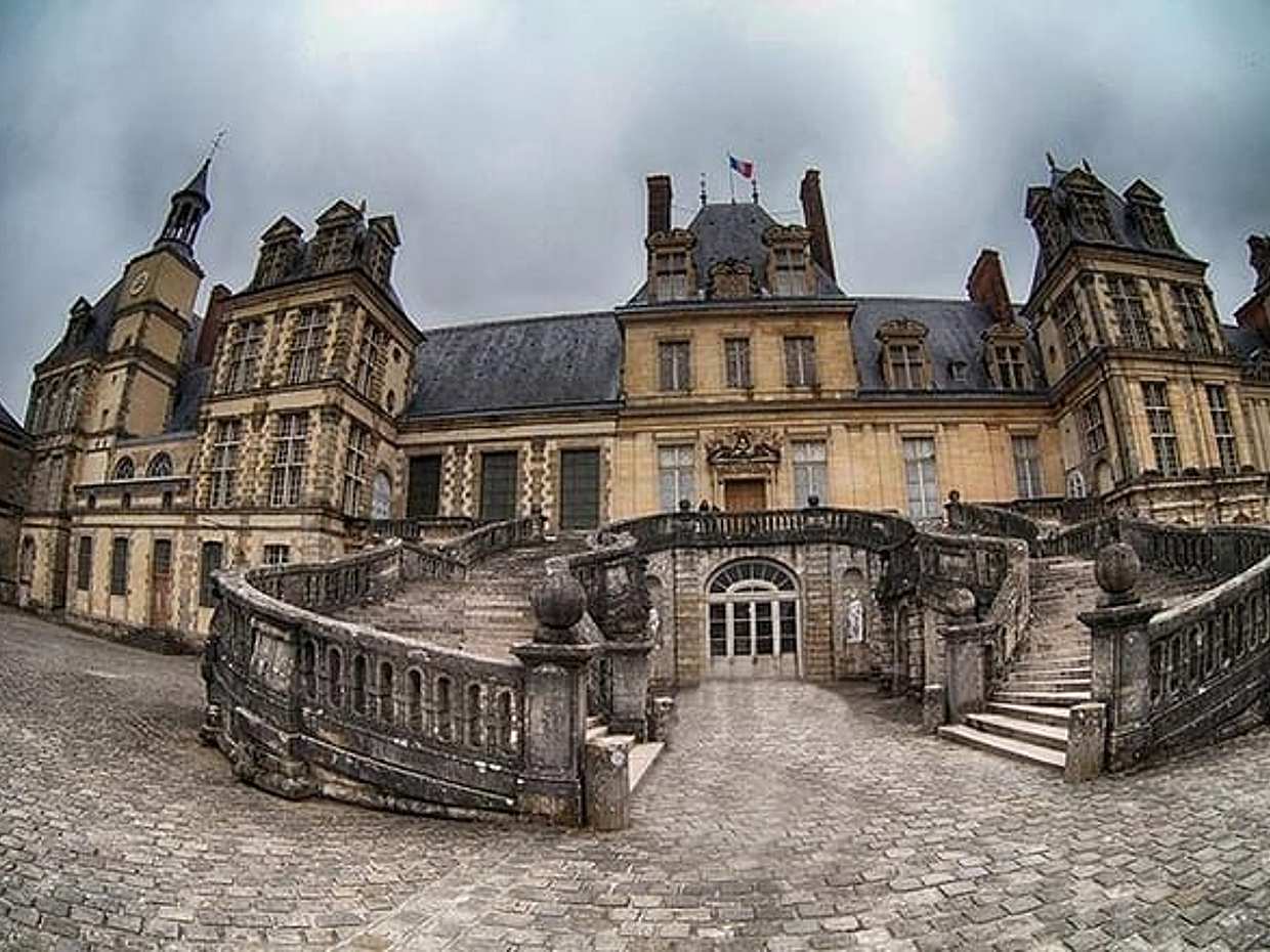 Private tour to Fontainebleau from Paris. Tickets included!
