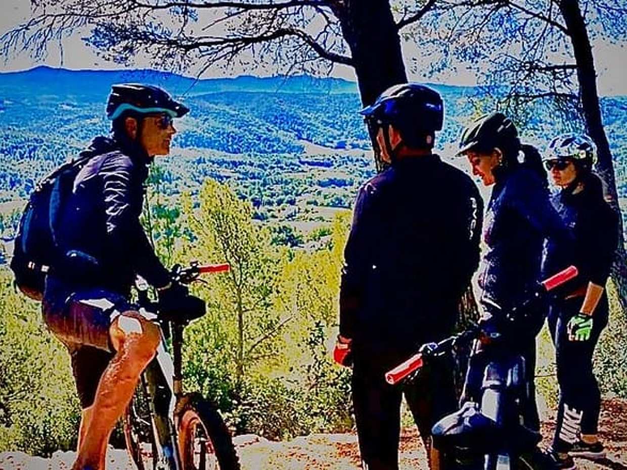 Riding eMTBs, let yourself be guided through Cezanne's landscapes, photo 3