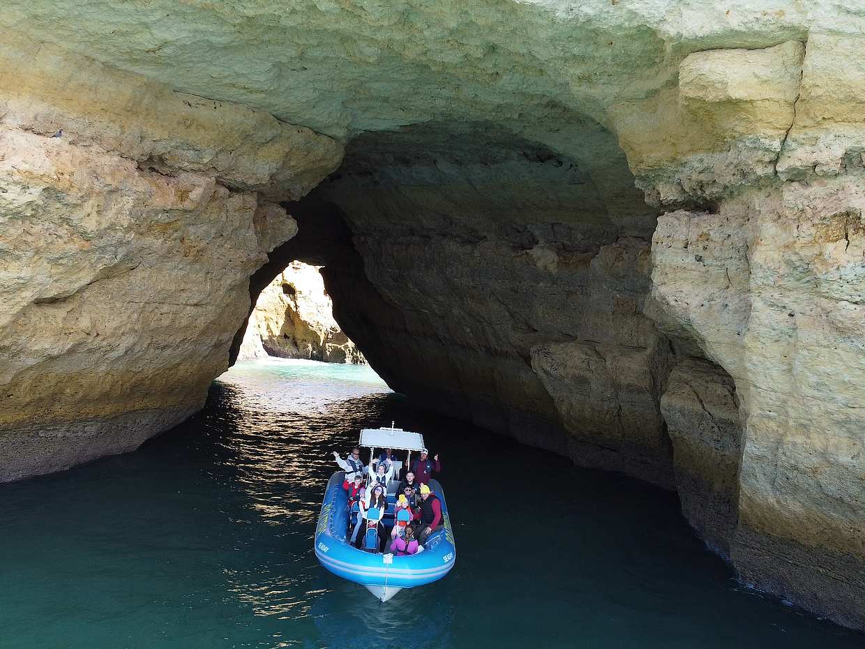 Lagos Benagil Sea Caves Speedboat Tour из Лагоса в Португалии, пещера Бенагил.
, photo 3