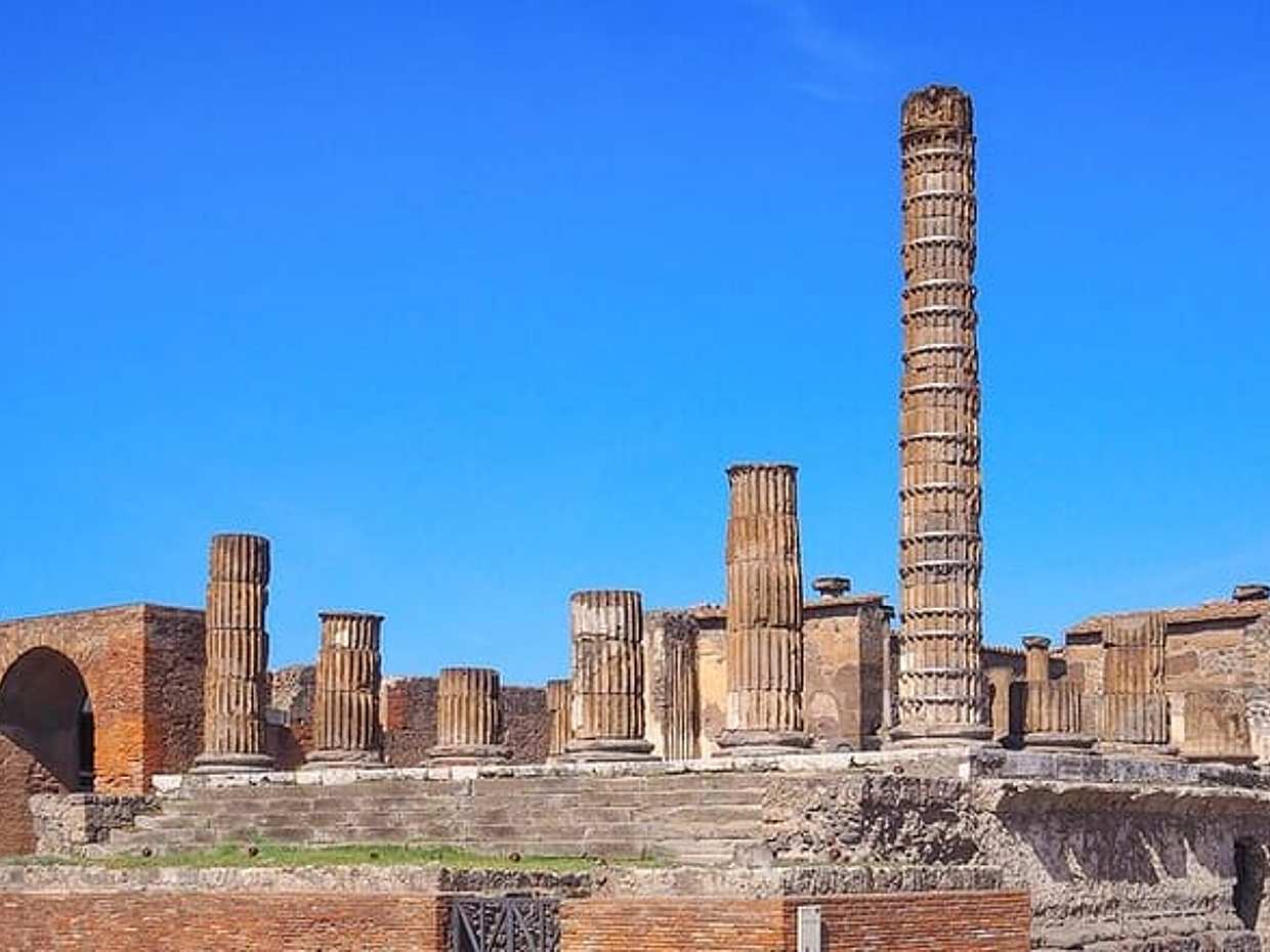 Full Day Private Tour from Naples to Amalfi and Pompeii