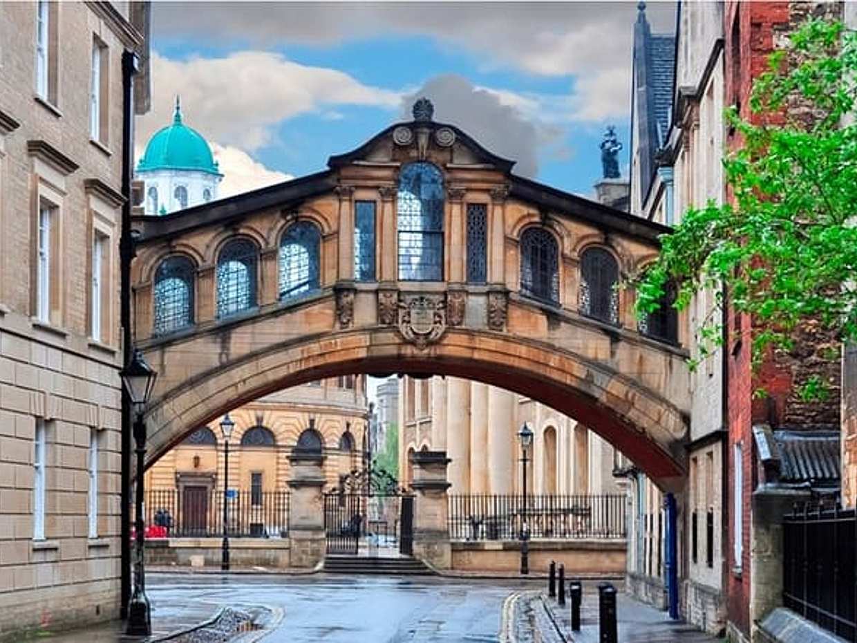 Oxford’s Famous Alumni: Piesza wycieczka z zagadkami i przewodnikiem po Wielkiej Brytanii, Waterperry