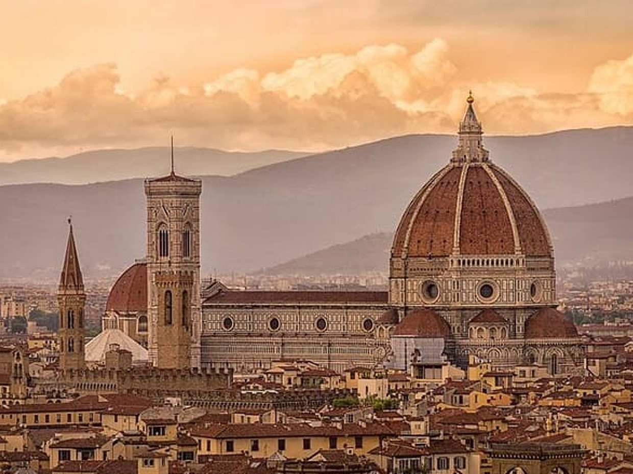 Naples to Florence Private Transfer with 2-Hour Sightseeing Stop