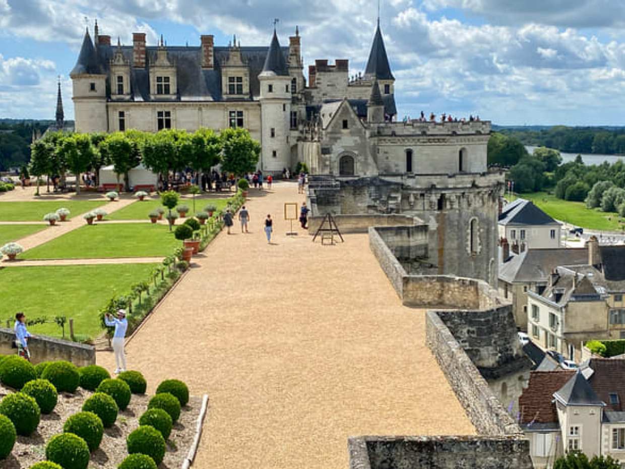 3-day Private Top 7 Loire Castles 2 Wine tasting Live Guided Trip.