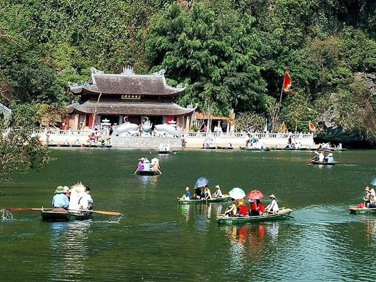 Hanoi - Bai Dinh Pagoda and Natural Trang An excursion sightseeing full day, photo 2